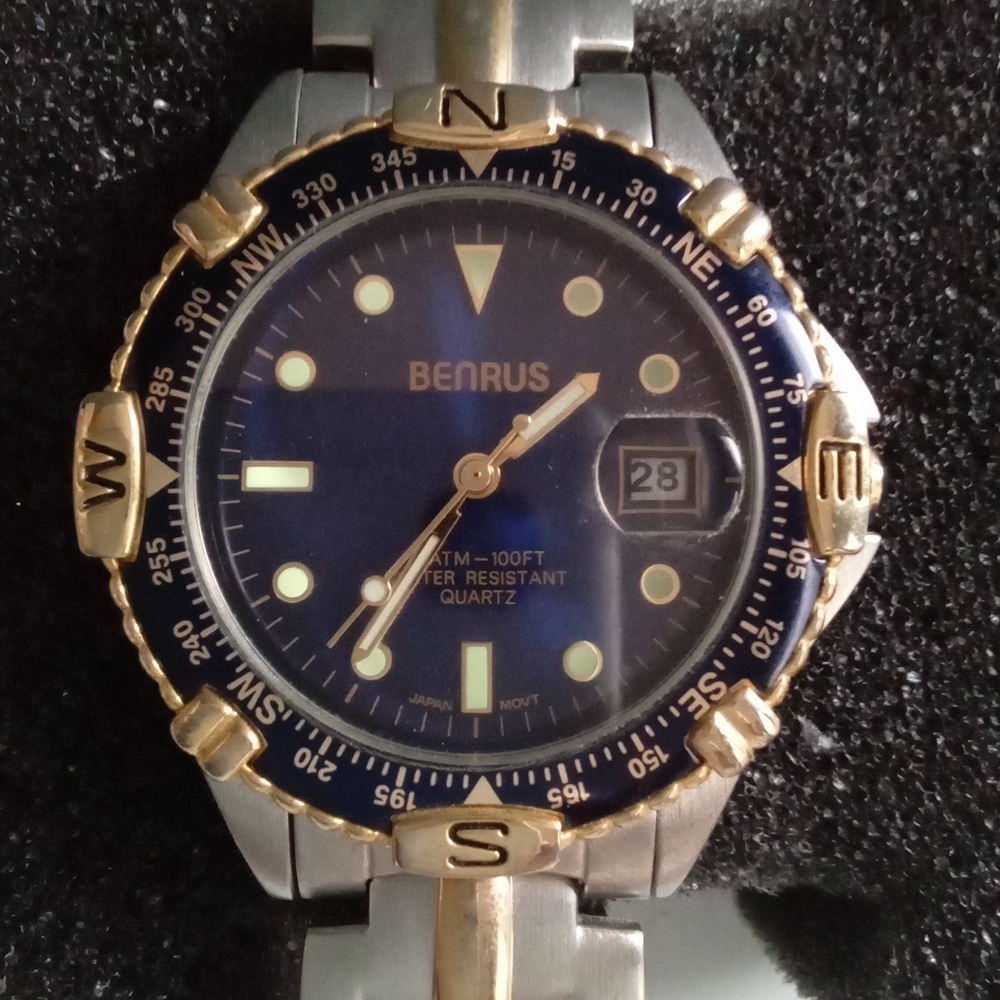 Benrus‎ Mens Two Tone Blue Dial Compass Bezel Quartz Watch 100FT Water Resistant
